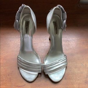 Steve Madden silver bow heels 7.5